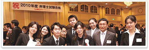 2010年度 合格祝賀・交流会の様子1