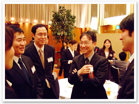 2012年度 合格祝賀・交流会の様子1