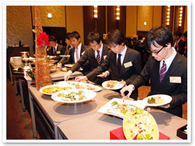 2014年度 合格祝賀・交流会の様子3